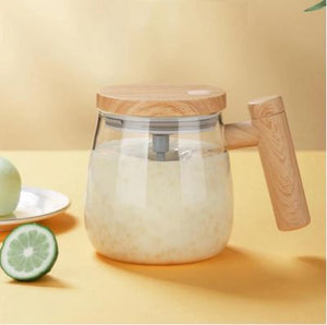 Tasse avec mélangeur électrique