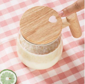 Tasse avec mélangeur électrique
